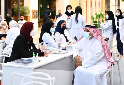 تفاعل جماعيري مع حملة "نهتم لقلبك" بجامعة الخليج العربي