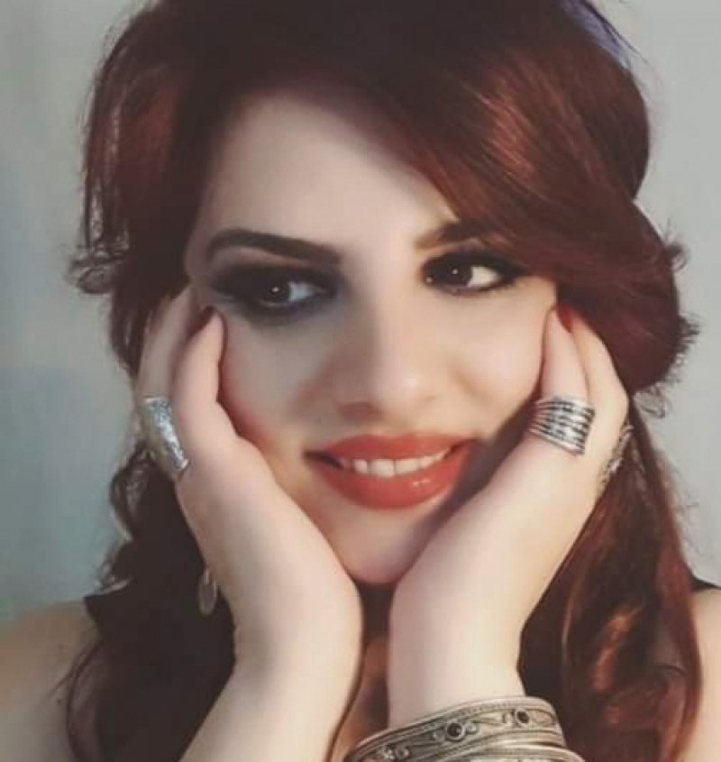 الشاعرة اللبنانية فيوليت أبو جلد ترافق قصائدها في بيت الشعر بيت إبراهيم العريض