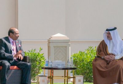 سمو ولي العهد رئيس مجلس الوزراء يلتقي رئيس مجلس إدارة "مجموعة لولو"