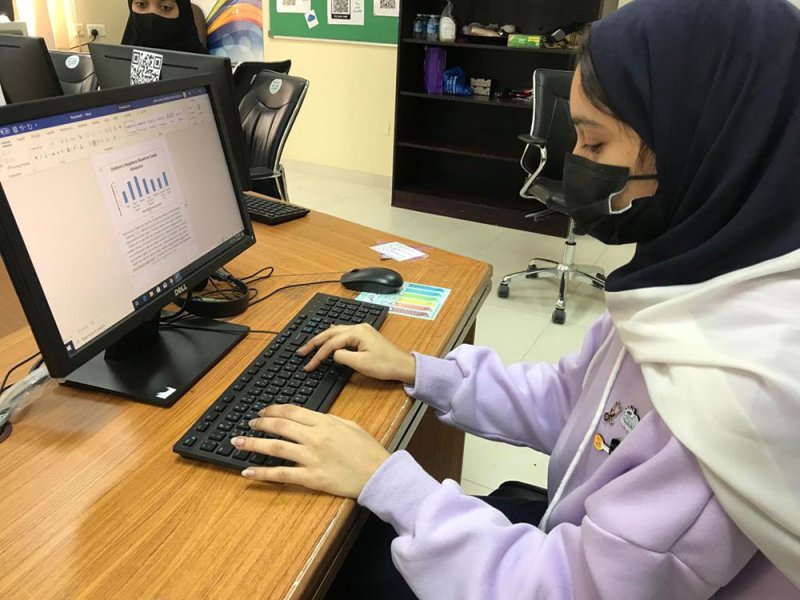 784 طالبة ثانوي يحققن تطوراً نوعياً في الكتابة بالإنجليزية