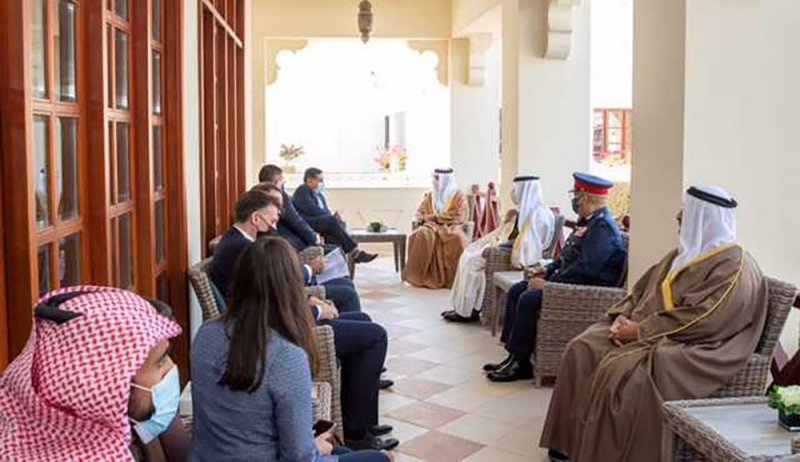 وزير الداخلية يطلع وزير الدولة لشئون الكومنولث بالمملكة المتحدة على إنجازات البحرين في "العقوبات البديلة " ومنظومة حقوق الإنسان