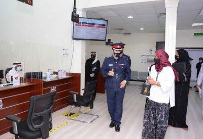 لجنة تقييم مراكز الخدمة الحكومية تقوم بزيارة للمرور وإدارة المعلومات الجنائية