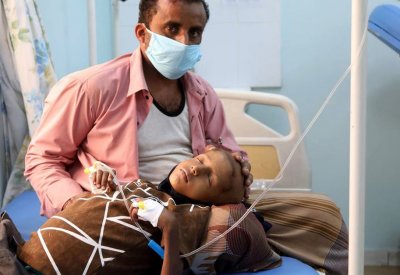 الحوثي يقصف مخيماً غرب تعز.. ويصيب 3 أطفال وامرأة