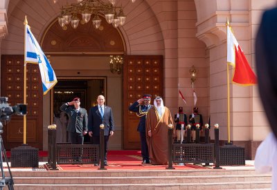 سمو ولي العهد رئيس مجلس الوزراء: البحرين حريصة على التعاون لترسيخ أسس السلام والاستقرار في المنطقة