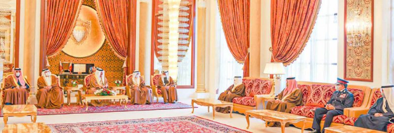 جلالة الملك المفدى يستقبل أعضاء مجلس العائلة المالكة ورئيسي مجلس الشورى والنواب والقائد العام