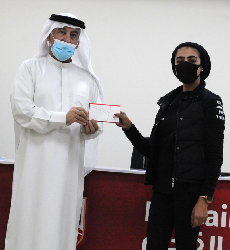 الاتحاد البحريني لكرة القدم يسلم جوائز جماهير نصف نهائي أغلى الكؤوس