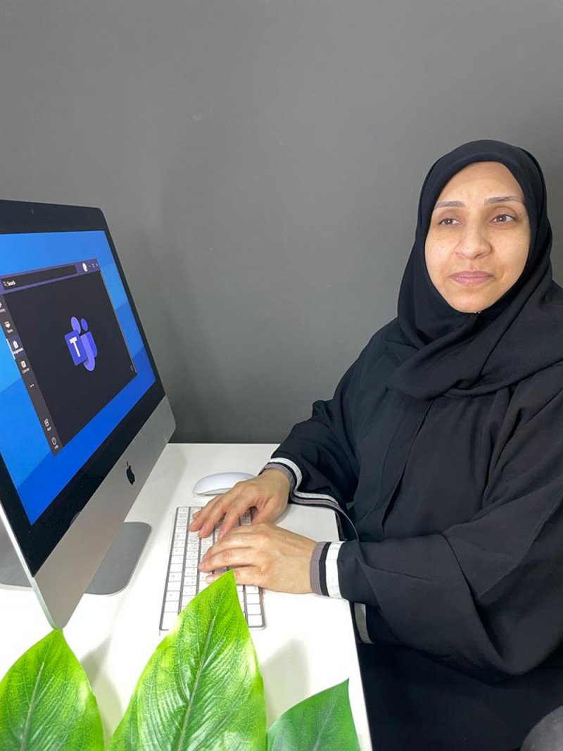 معلمة كفيفة تقود طلبتها إلى التفوق والدراسات العليا