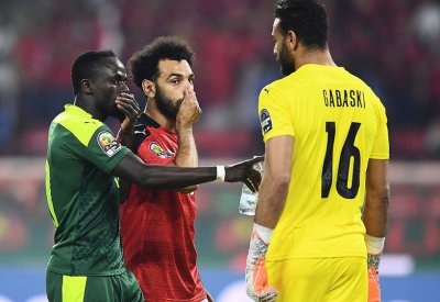 ماني يعترف: صلاح حاول تشتيت ذهني.. وأشعر بألمه