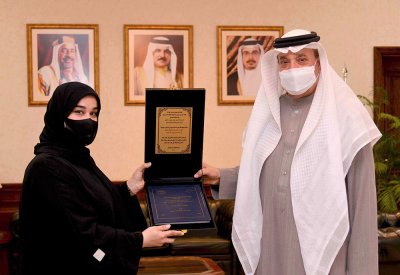 حميدان يتسلم نسخة دراسة " القواعد الاجرائية للتحقيق الاداري"