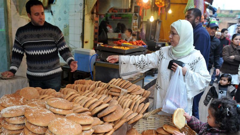 مغاربة يتذمرون من غلاء الأسعار.. والحكومة تشرحُ السبب