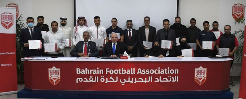 الاتحاد البحريني لكرة القدم يختتم سلسلة دورة مراقبي المباريات المستجدين