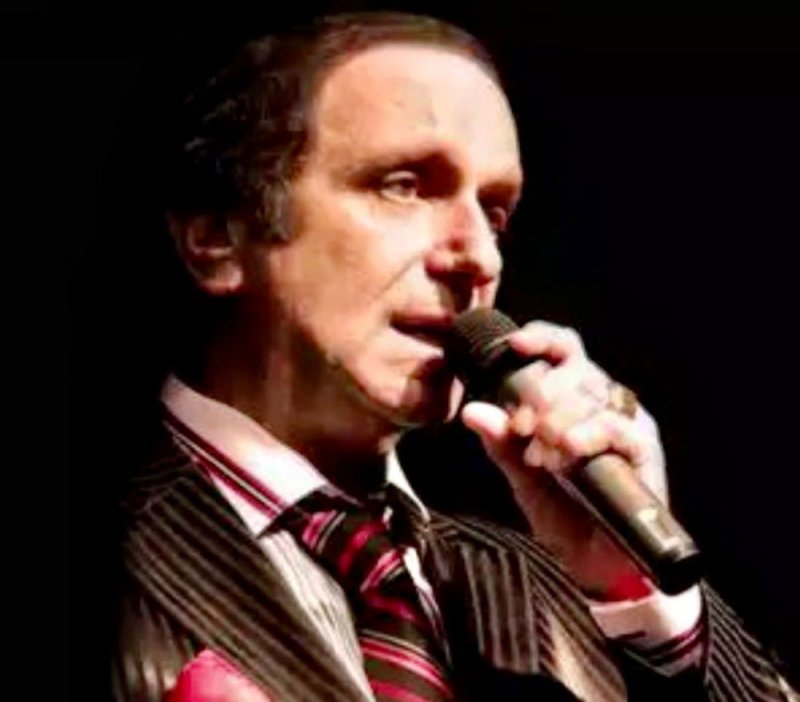 رحيل سامي كلارك مغني شارة "غريندايزر"