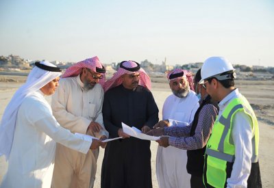 وكيل "الأشغال" يتفقد مشروع تطوير البنية التحتية في وادي البحير