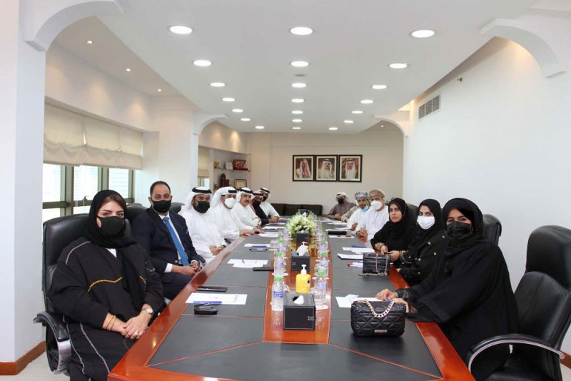 الرئيس التنفيذي لـ"سوق العمل" يستقبل وفد وزارة العمل العمانية  ويطلعهم على تجربة البحرين الرائدة في مجال سوق العمل