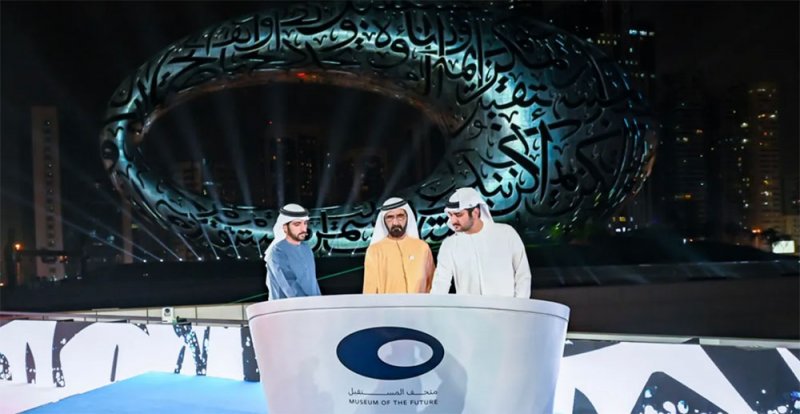 محمد بن راشد يفتتح متحف "المستقبل" في دبي