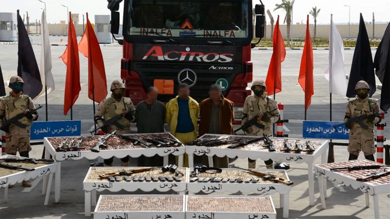 مصر.. إحباط عملية كبيرة لتهريب الأسلحة عبر قناة السويس