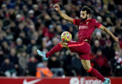 ليفربول يهزم ليدز ويضيق الخناق على مان سيتي
