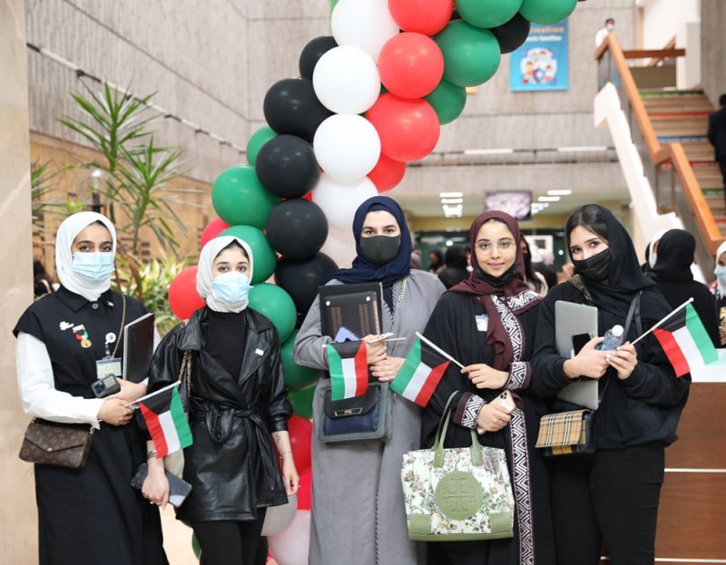 طلبة جامعة الخليج العربي يحتفلون باليوم الوطني الكويتي