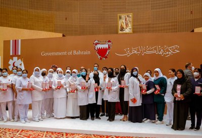 د.جليلة تسلم منتسبي الرعاية الصحية الأولية وسام "الأمير سلمان بن حمد للاستحقاق الطبي"