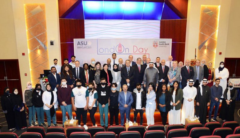 طلبة جامعة العلوم التطبيقية يستعرضون العلاقات الثنائية بين البحرين والمملكة المتحدة