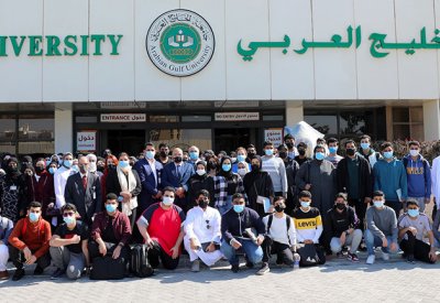 طلبة السنة الأولى بكلية الطب يؤكدون جدوى التعليم التشاركي في الدارسة الحضورية
