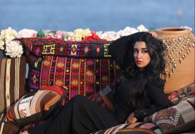 جيهان خليل مع أمير كرارة في “الرايات السوداء”
