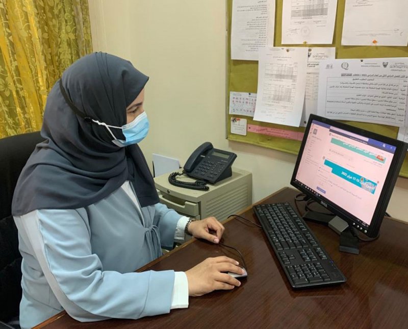 22 معلمة خبيرة في التكنولوجيا بابتدائية السهلة للبنات