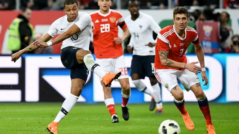 الاتحاد الفرنسي يدعو إلى طرد روسيا من كأس العالم