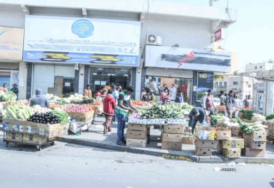 بالصور: أمانة العاصمة.. تحمر العين على الباعة الجائلين بإزالة 7576 فرشة