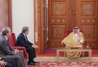 جلالة الملك المفدى يستقبل الرئيس التنفيذي للجنة اليهودية الأمريكية وأعضاء اللجنة