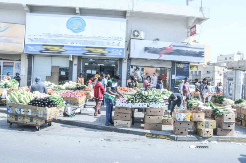بالصور: أمانة العاصمة.. تحمر العين على الباعة الجائلين بإزالة 7576 فرشة