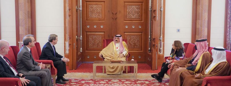 جلالة الملك المفدى يستقبل الرئيس التنفيذي للجنة اليهودية الأمريكية وأعضاء اللجنة
