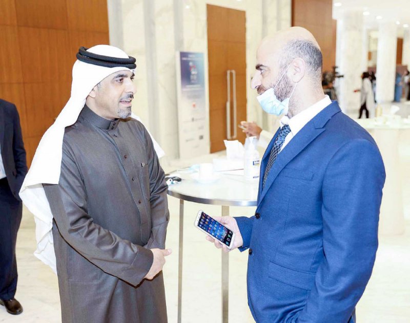 تنسيق بين “التأمين” و “المركزي” لتنفيذ خطة تطوير القطاع