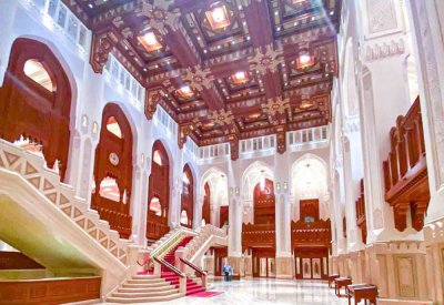 “الأوبرا السلطانية”... شاغلة الفن ومالئة عُمان