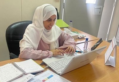 معلمة بحرينية تُمكّن 80 طالبة من إنتاج محتوى رقمي للرياضيات