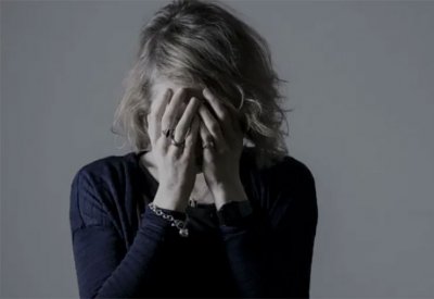 تفسير غريب.. لماذا ينجذب الناس للقصص الحزينة؟