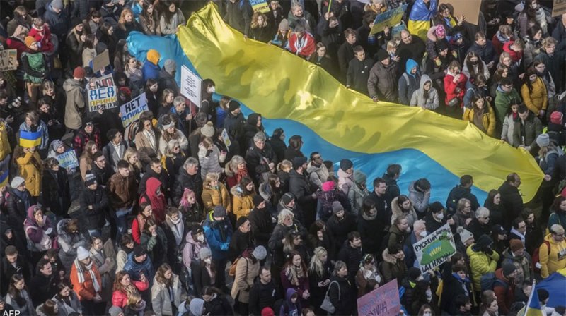 أول دولة أوروبية تسمح لمواطنيها بالقتال في أوكرانيا ضد روسيا