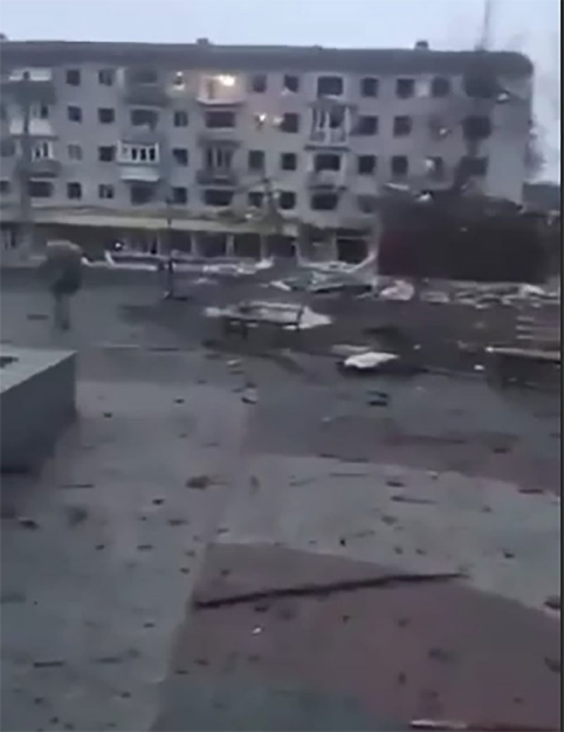 بالصور: عائلة بحرينية مستغيثة... نحن نقصف بأوكرانيا