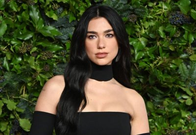 مغنية متهمة بالسرقة!