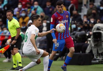 برشلونة يقفز للمركز الثالث بفوز صعب على إلتشي
