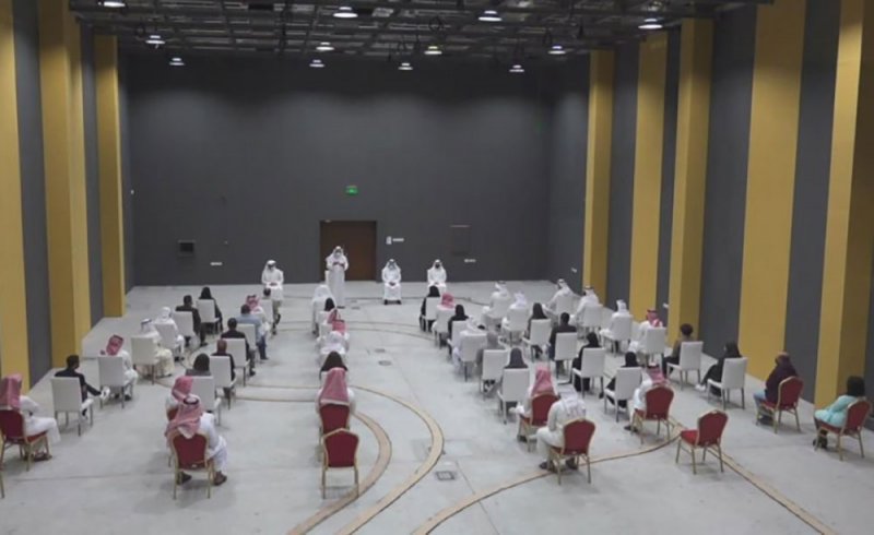 وزير الإعلام يلتقي عددا من منتسبي إدارة الأخبار في المقر الإنشائي لأستوديو الأخبار الجديد