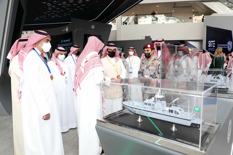 وزير الداخلية يقوم بزيارة إلى السعودية ويطلع على أحدث ما توصلت له الصناعات الدفاعية والأمنية في معرض الدفاع العالمي