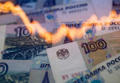 الروبل الروسي عند أدنى مستوى في تاريخه أمام الدولار