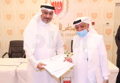 بالصور: بدء تسليم وثائق وحدات سكنية في 4 مشاريع متعثرة