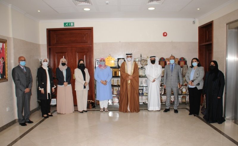 النعيمي يناقش المشاريع التطويرية لجامعة البحرين