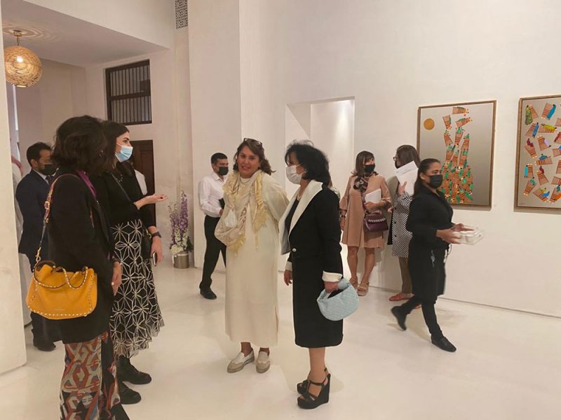 بالصور: افتتاح معرض "تعويذة" للفنانة فائقة الحسن في عمارة بن مطر