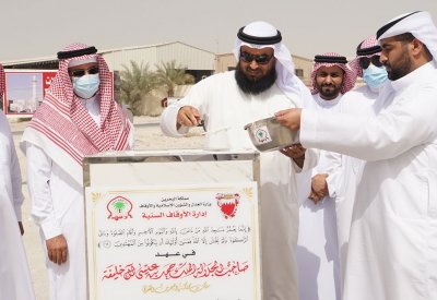 رئيس مجلس الأوقاف السنية يضع حجر أساس بناء "مسجد المنطقة الصناعية " بمنطقة عسكر