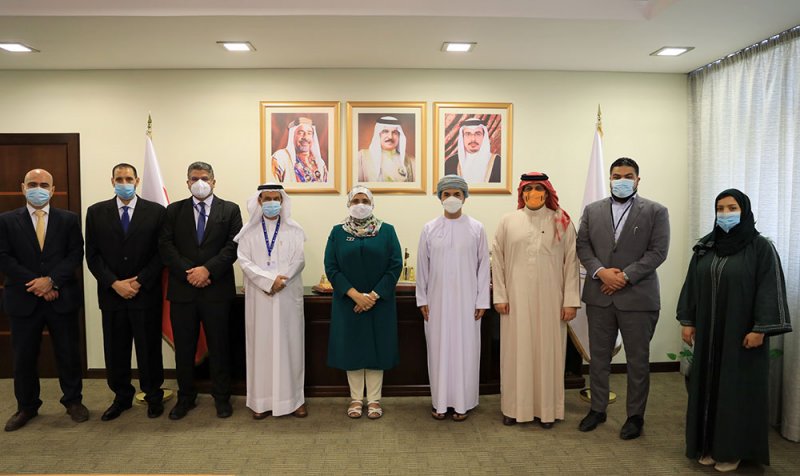 رئيسة جامعة البحرين تستقبل وفداً من مايكروسوفت البحرين وعمان 