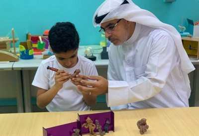 بالصور: اكتشفه مُعلِّمه.. طالب توحّد يملك 3 قدرات استثنائية