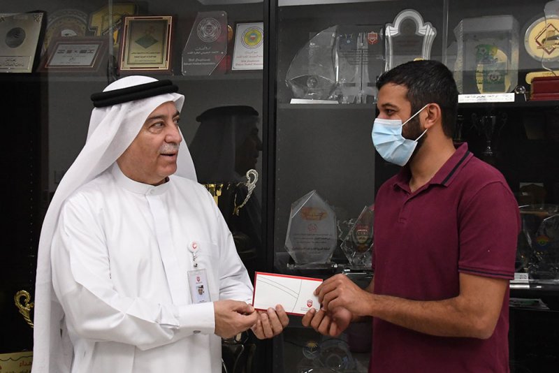 الاتحاد البحريني لكرة القدم يسلم جوائز جماهير نهائي أغلى الكؤوس